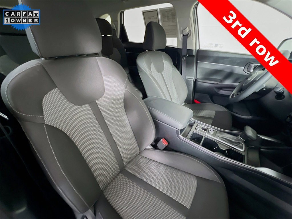 Certified 2025 Kia Sorento LX image 27