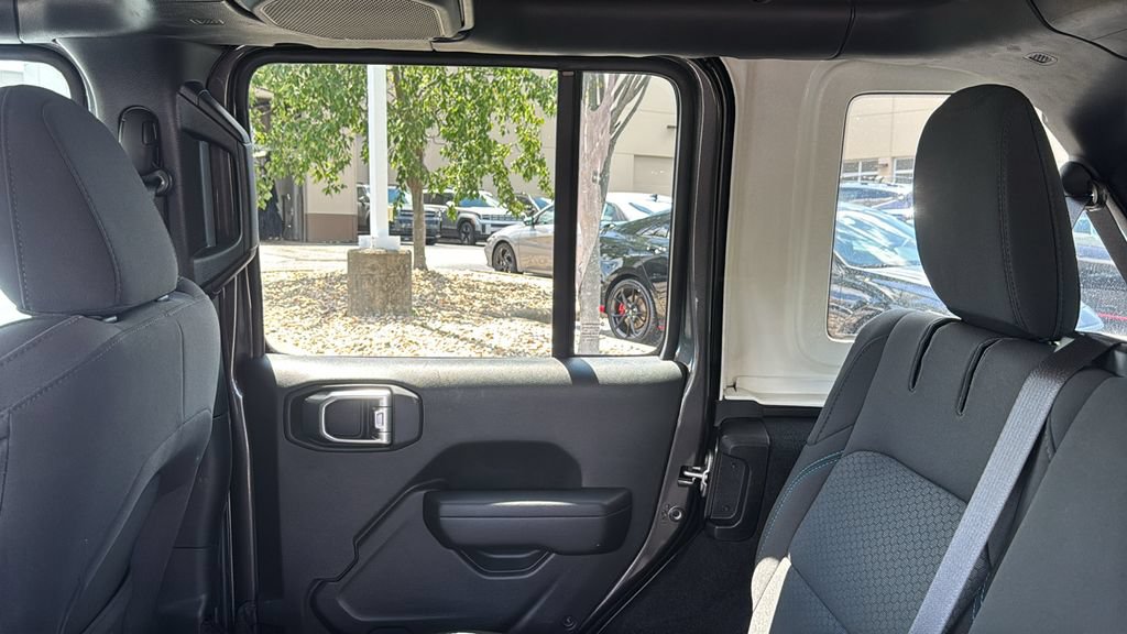 Used 2023 Jeep Wrangler Unlimited Rubicon 4xe AWD/4WD image 25