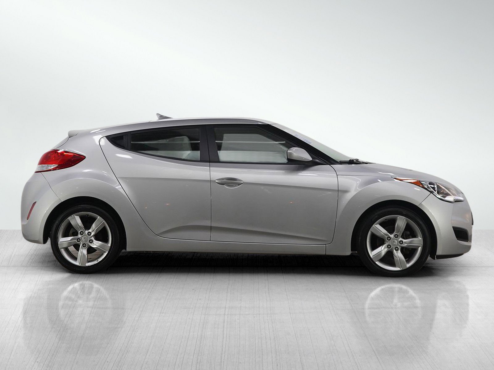 Used 2015 Hyundai Veloster image 6