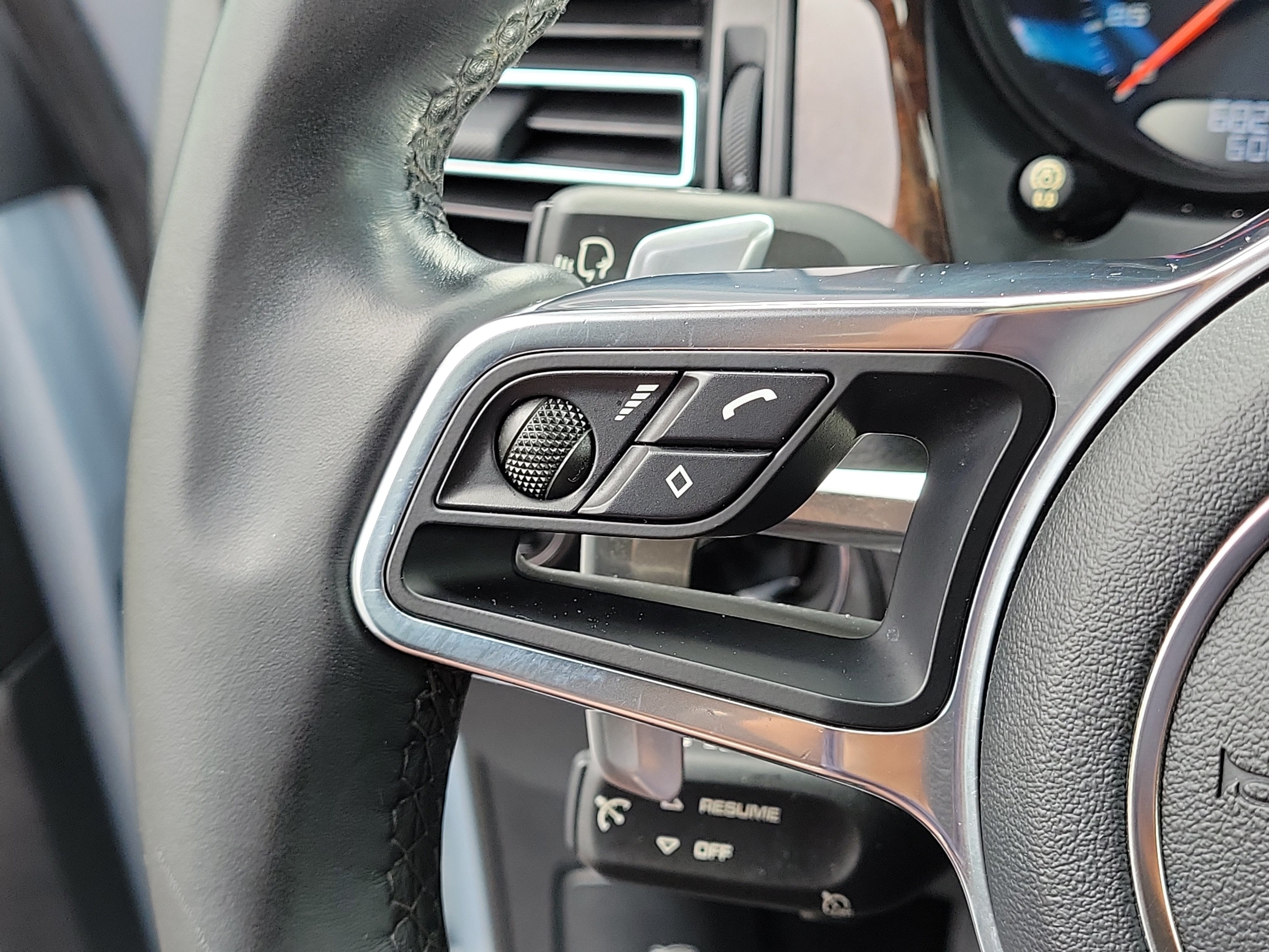Used 2019 Porsche Macan AWD/4WD image 33