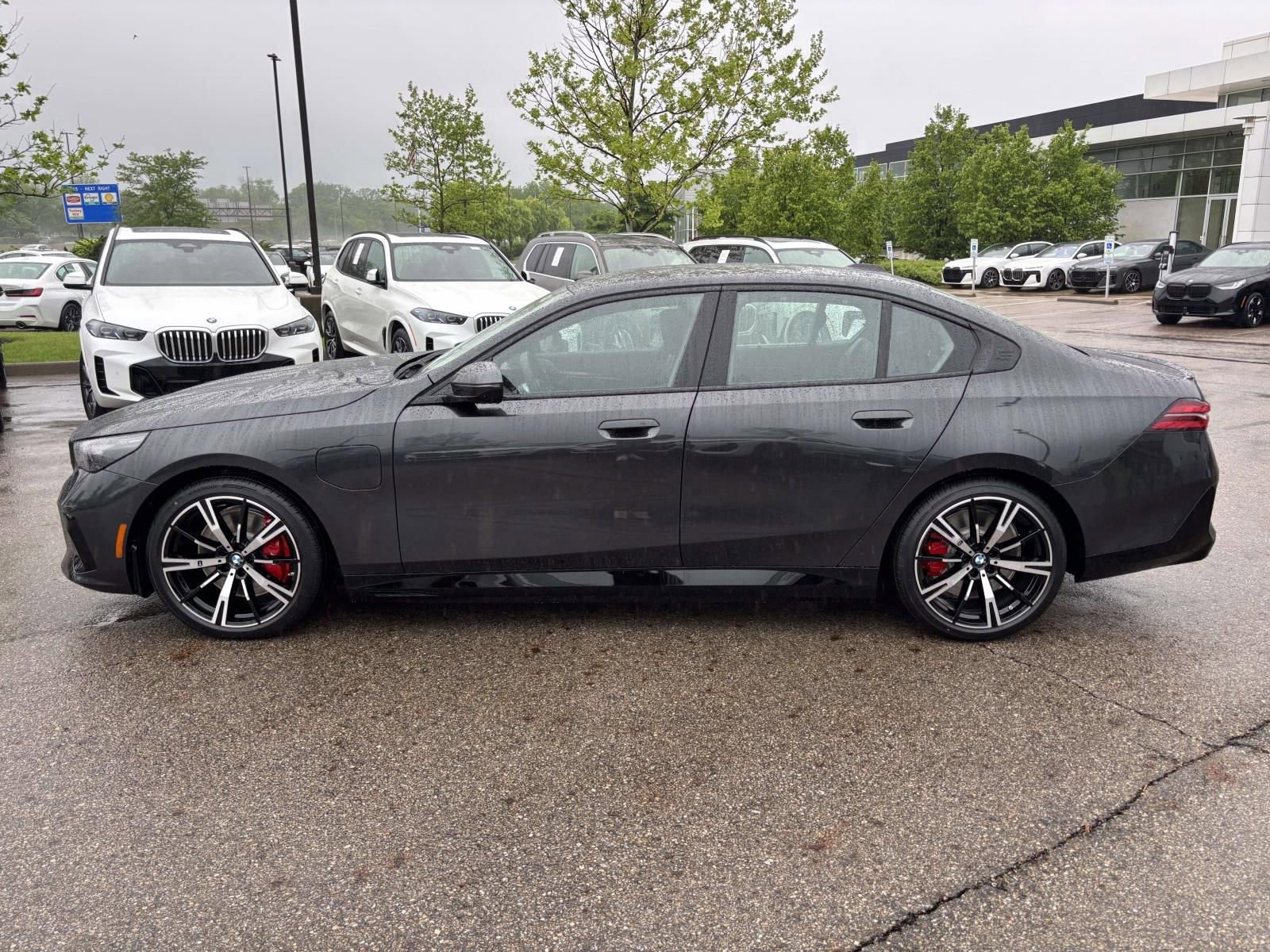 New 2026 BMW 550e xDrive AWD/4WD image 8