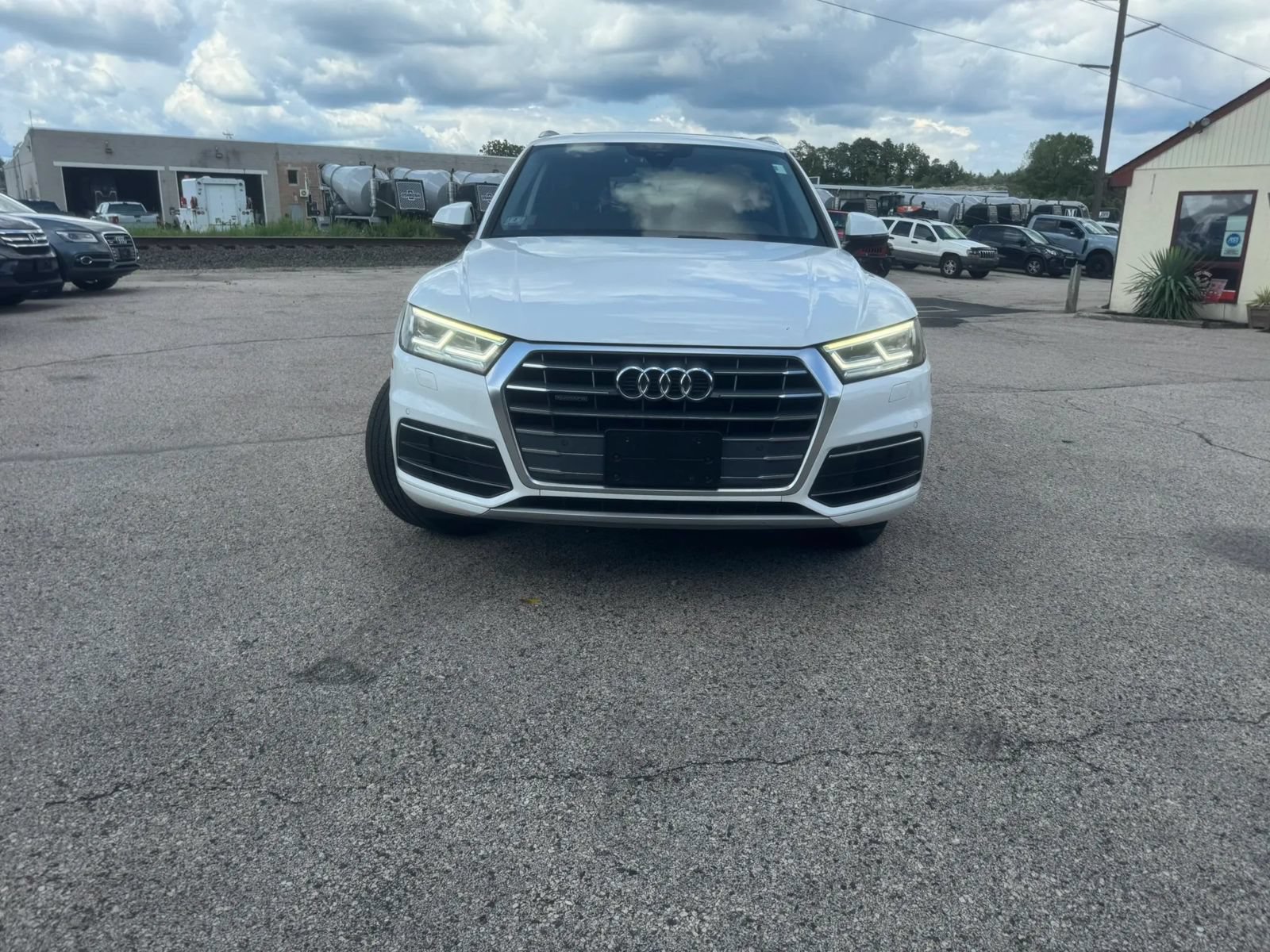 Used 2018 Audi Q5 2.0T Premium Plus w/ Premium Plus Package AWD/4WD image 2