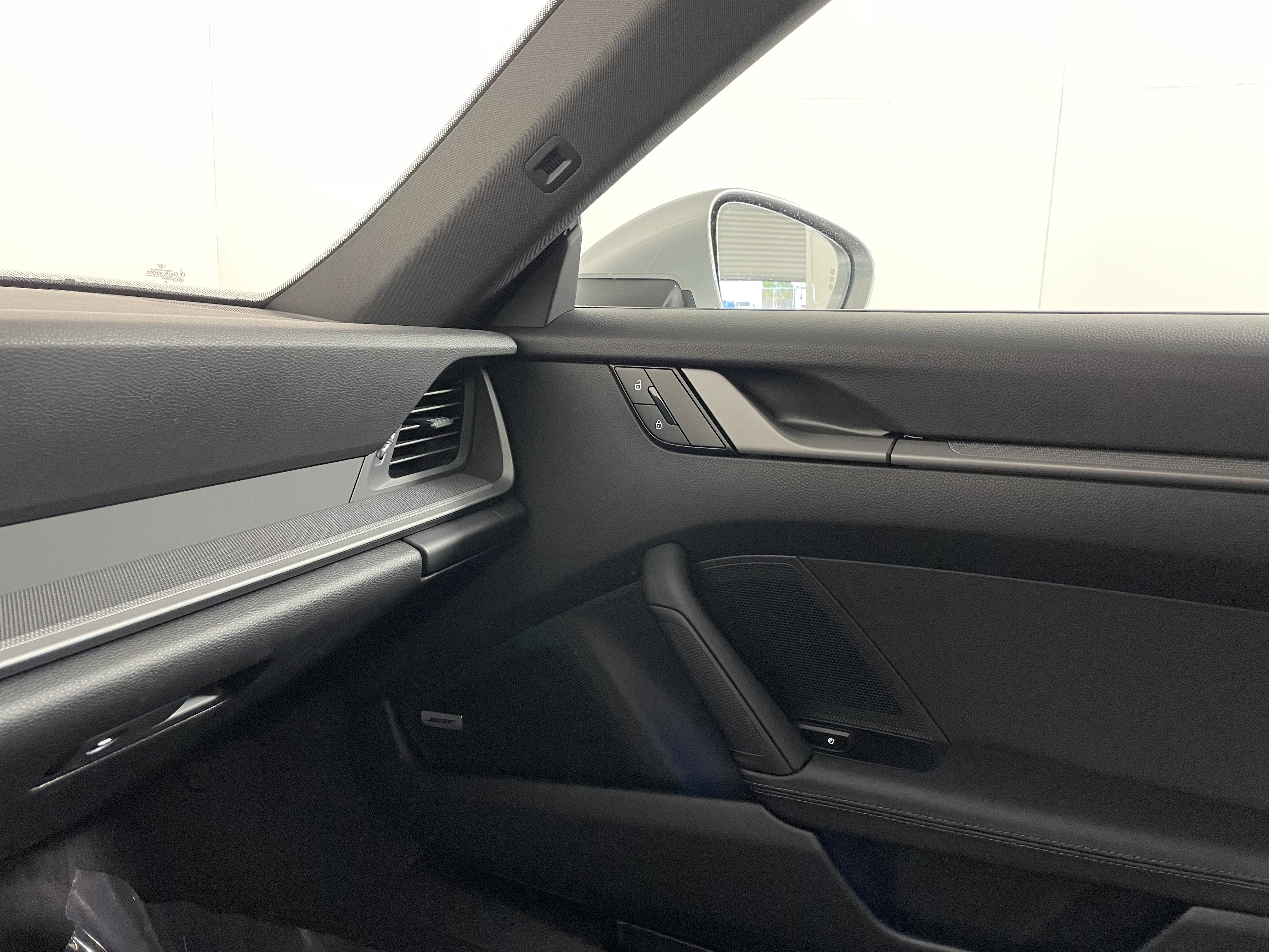 Used 2025 Porsche 911 Carrera image 14