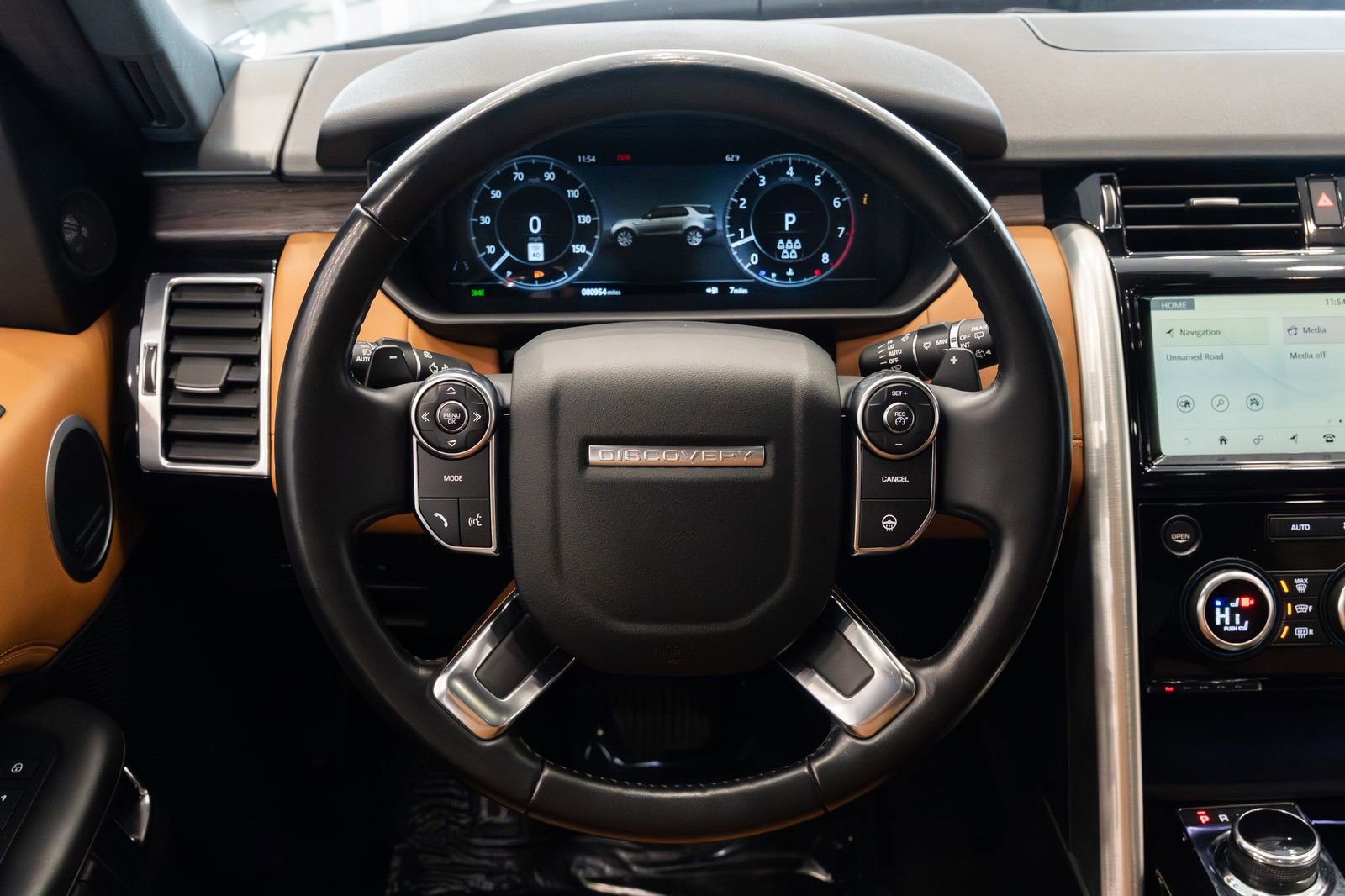Used 2018 Land Rover Discovery HSE Luxury AWD/4WD image 11