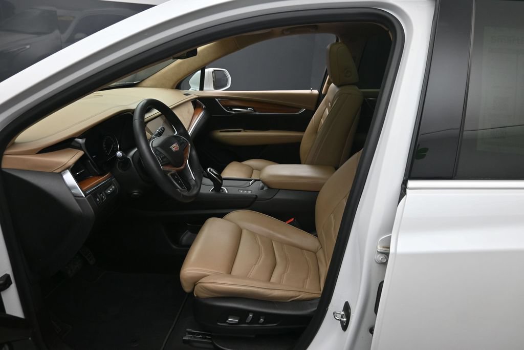 Used 2017 Cadillac XT5 Platinum w/ Driver Assist Package AWD/4WD image 16