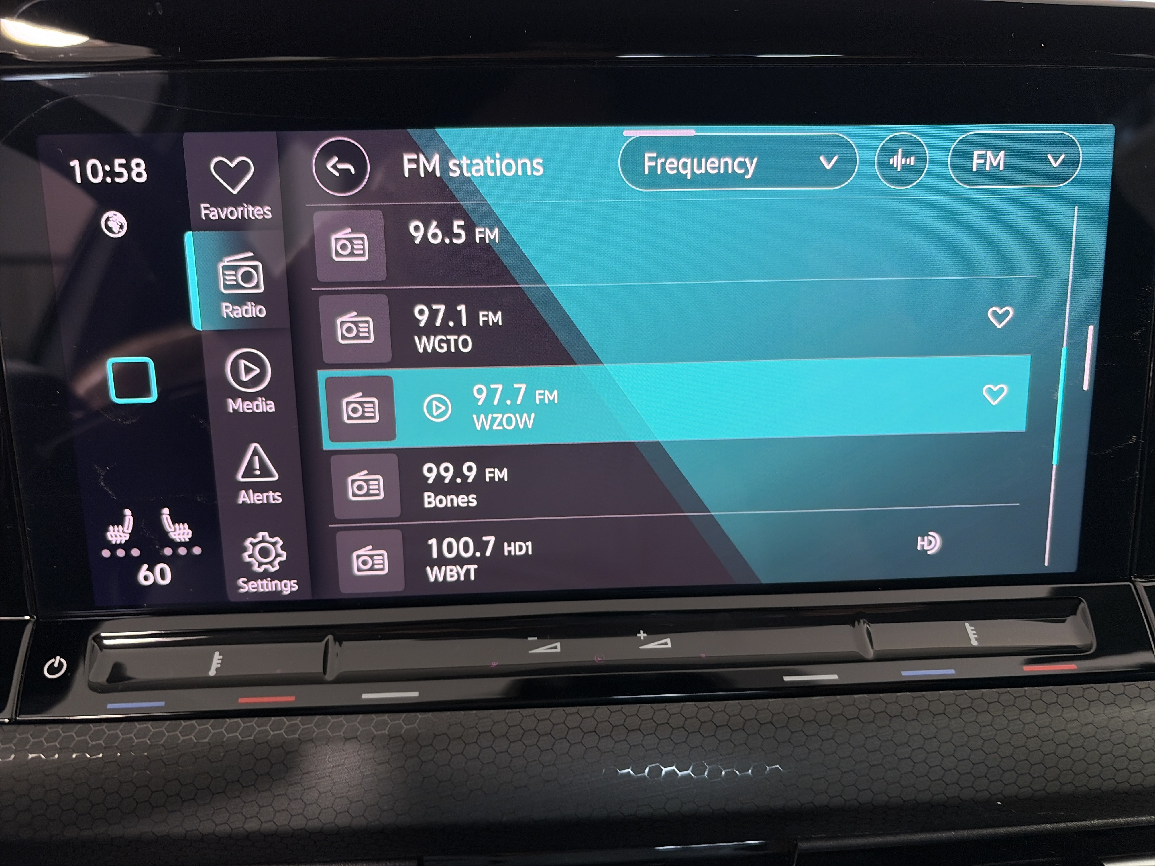 Used 2024 Volkswagen GTI SE FWD image 22