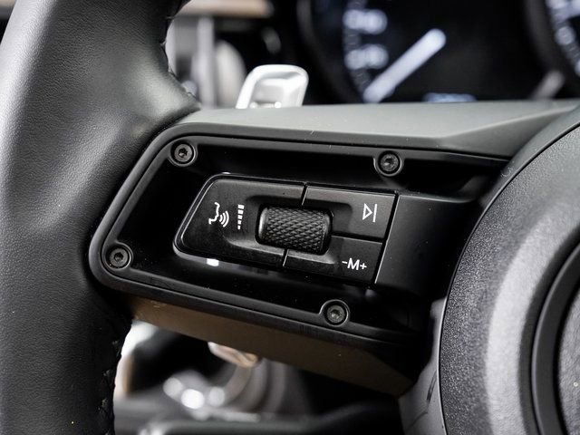 Certified 2025 Porsche Macan image 14