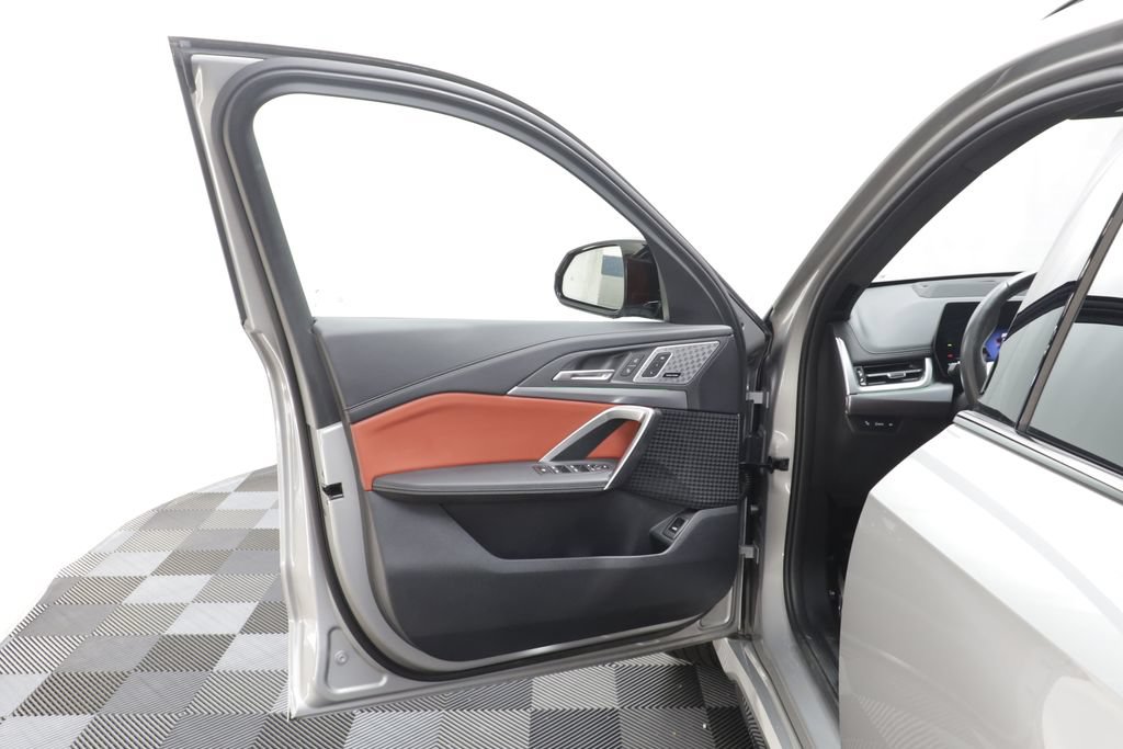 Certified 2025 BMW X1 M35i AWD/4WD image 5