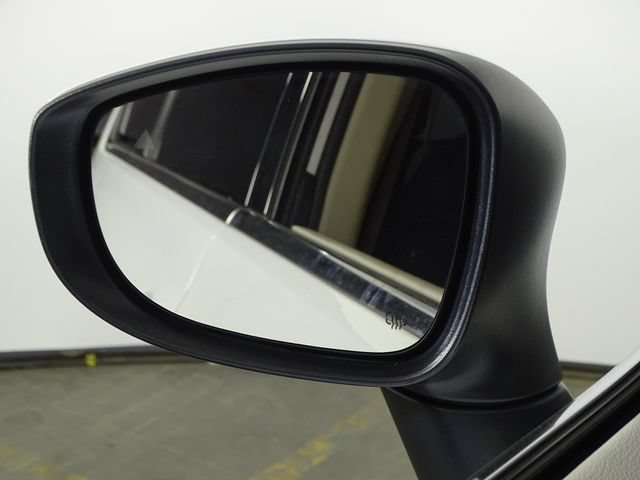 Used 2021 Chrysler Voyager L FWD image 36