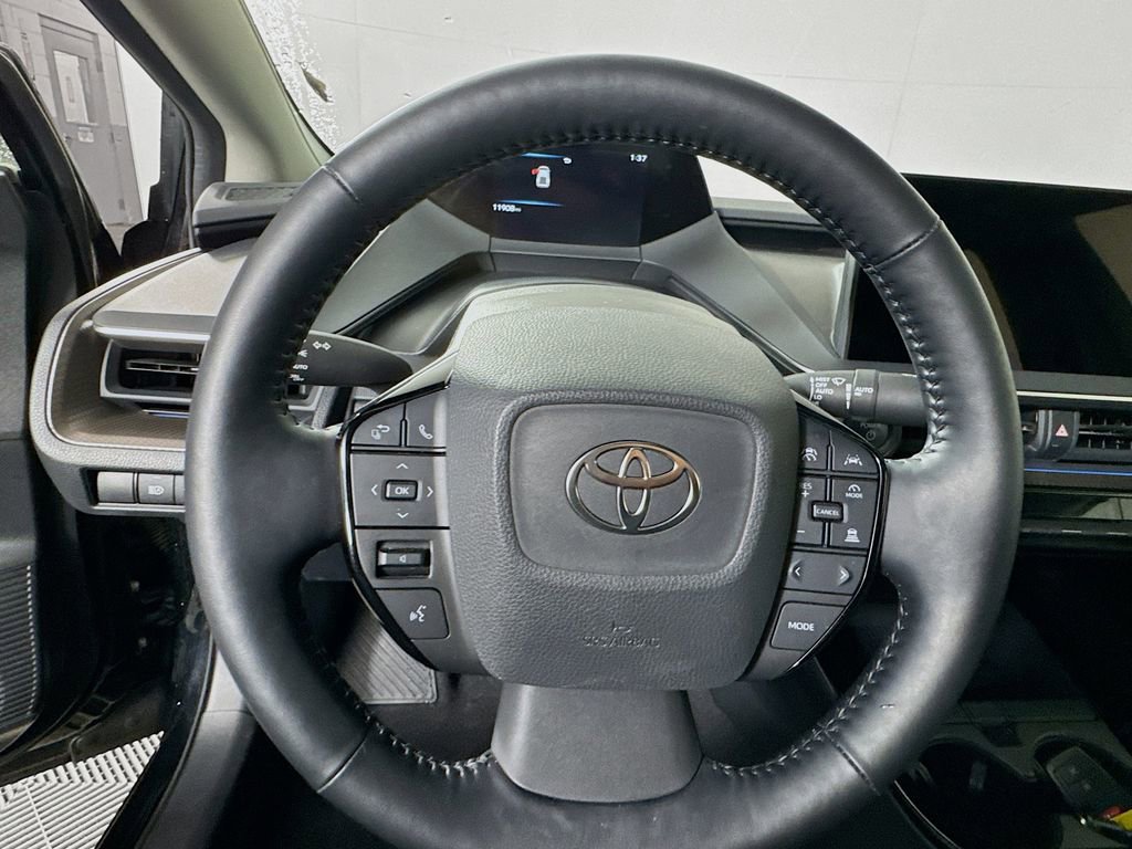 Used 2025 Toyota Prius XLE image 14