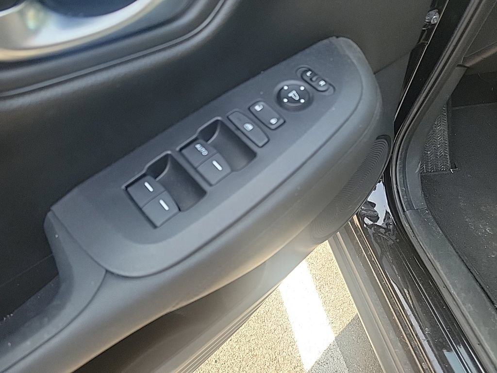 Used 2023 Honda HR-V LX image 16