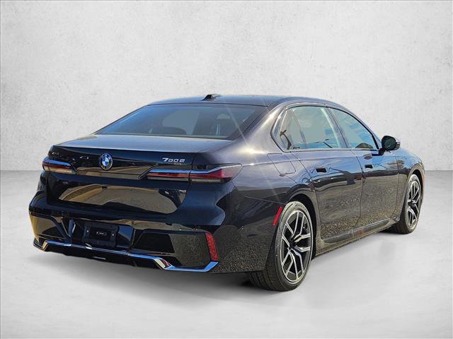 New 2026 BMW 750e xDrive w/ Premium Package image 2