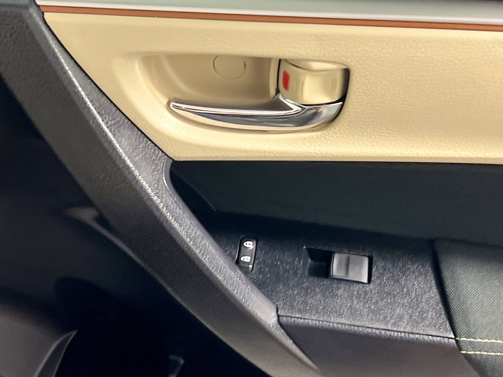 Used 2016 Toyota Corolla LE image 30