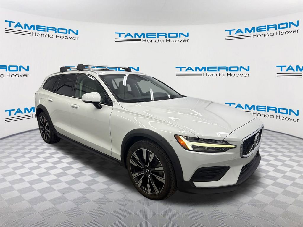 Used 2020 Volvo V60 T5 Cross Country AWD/4WD image 7