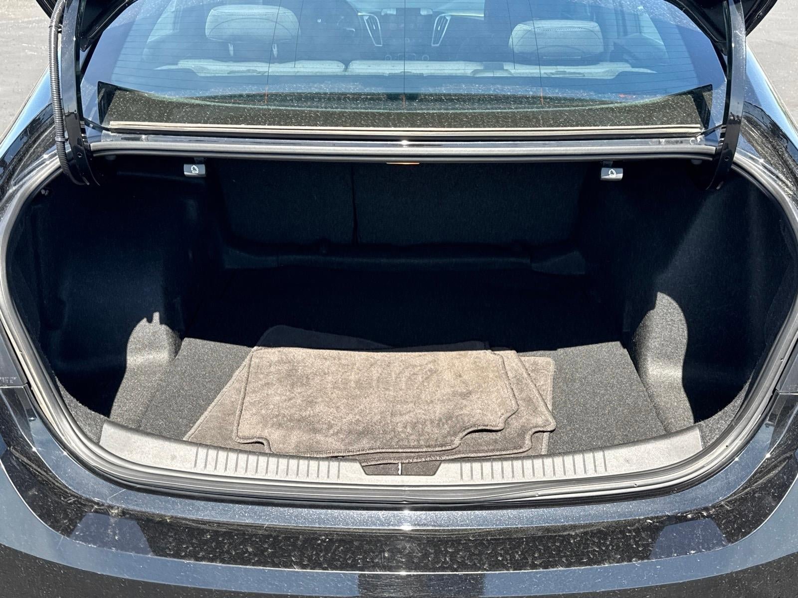 Used 2017 Chevrolet Malibu LT FWD image 4