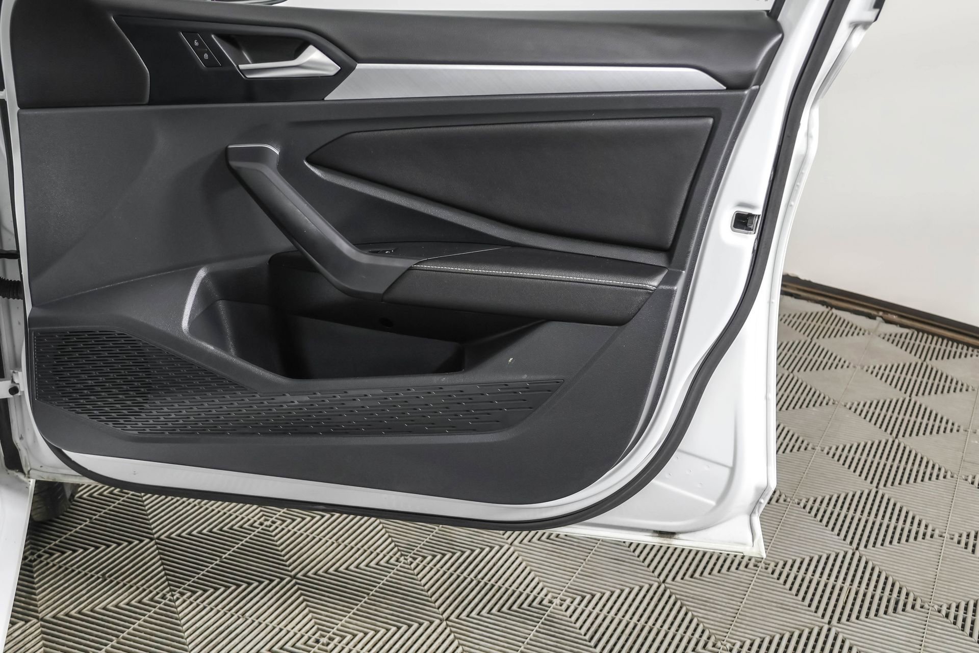 Used 2024 Volkswagen Jetta SE w/ Panoramic Sunroof Package image 48