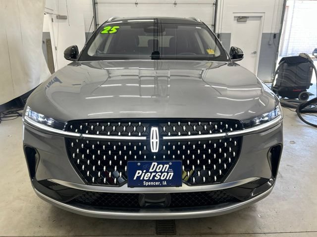 Used 2025 Lincoln Nautilus Reserve AWD/4WD image 2