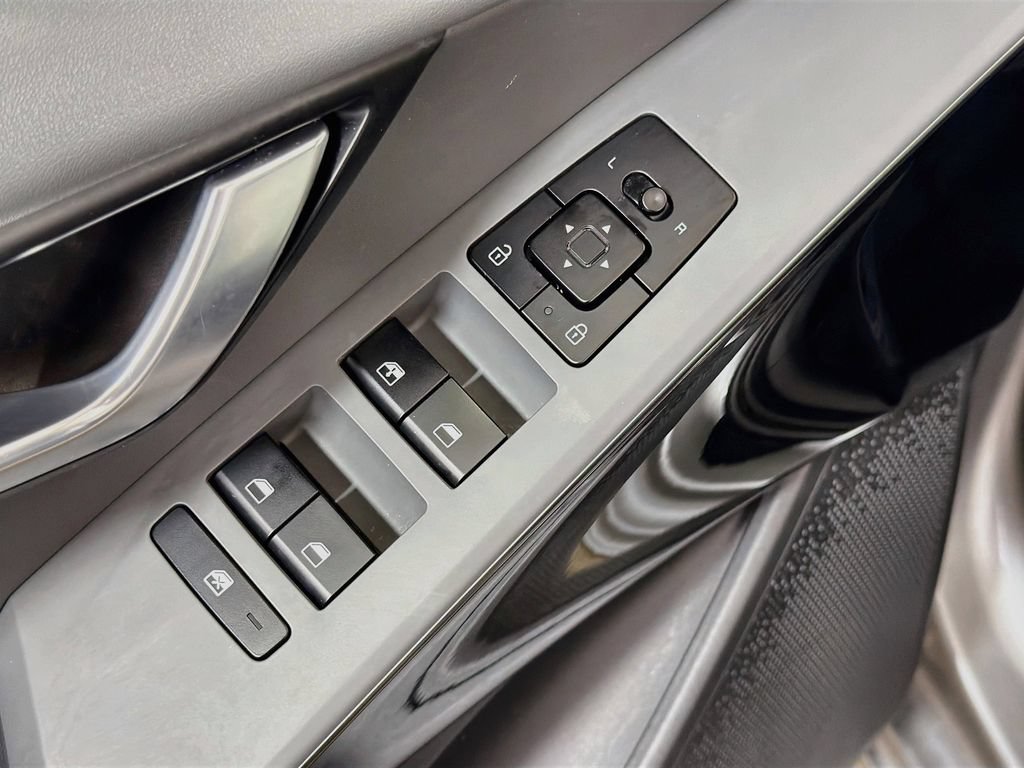 Used 2024 Kia Niro EX FWD image 18