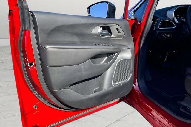 New 2026 Chrysler Pacifica Select FWD image 13