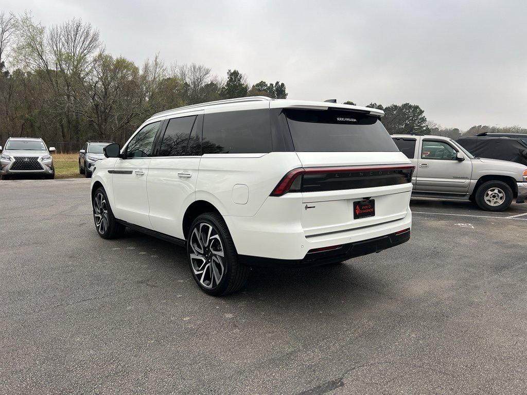 New 2026 Lincoln Navigator Reserve image 4