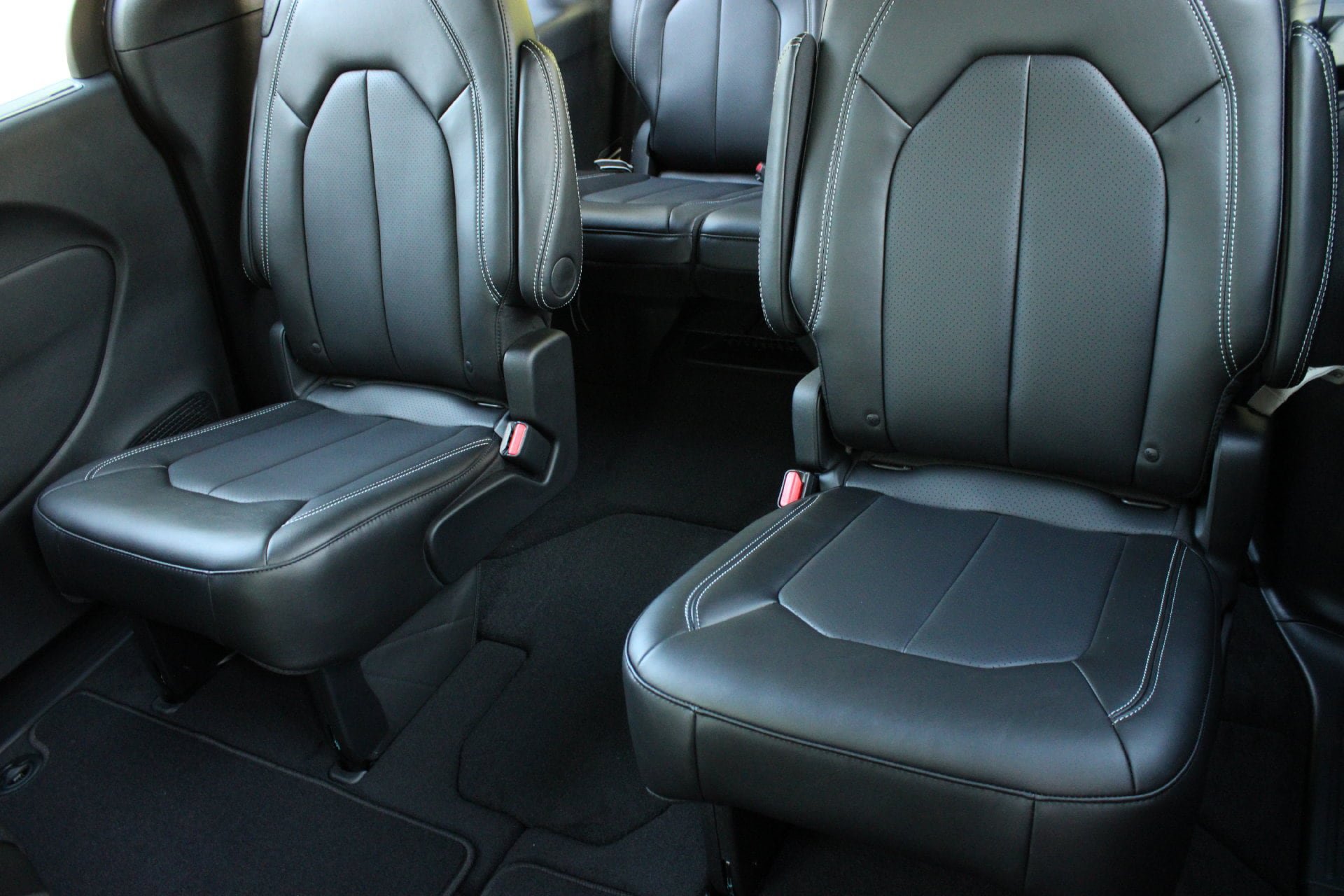New 2027 Chrysler Pacifica LX FWD image 18