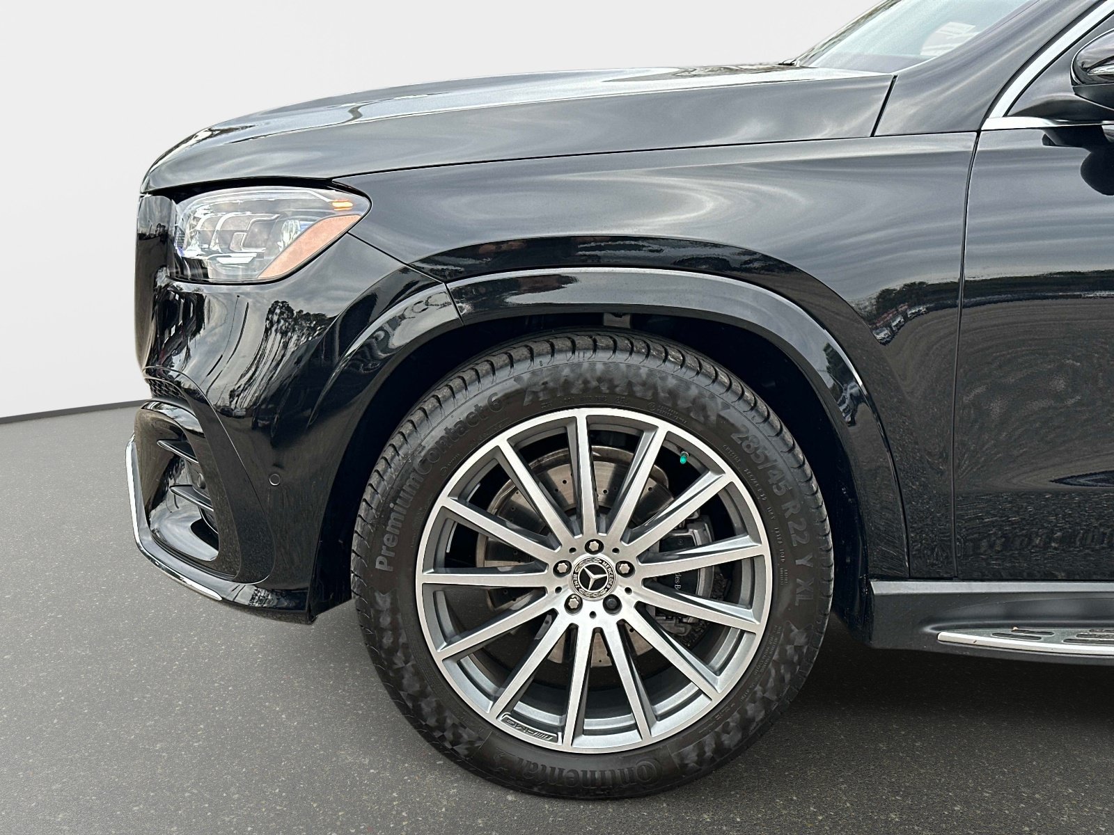 Used 2025 Mercedes-Benz GLS 580 4MATIC image 10
