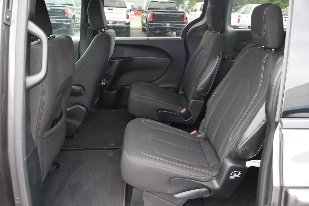 Used 2018 Chrysler Pacifica Touring Plus w/ S Appearance Package FWD image 26