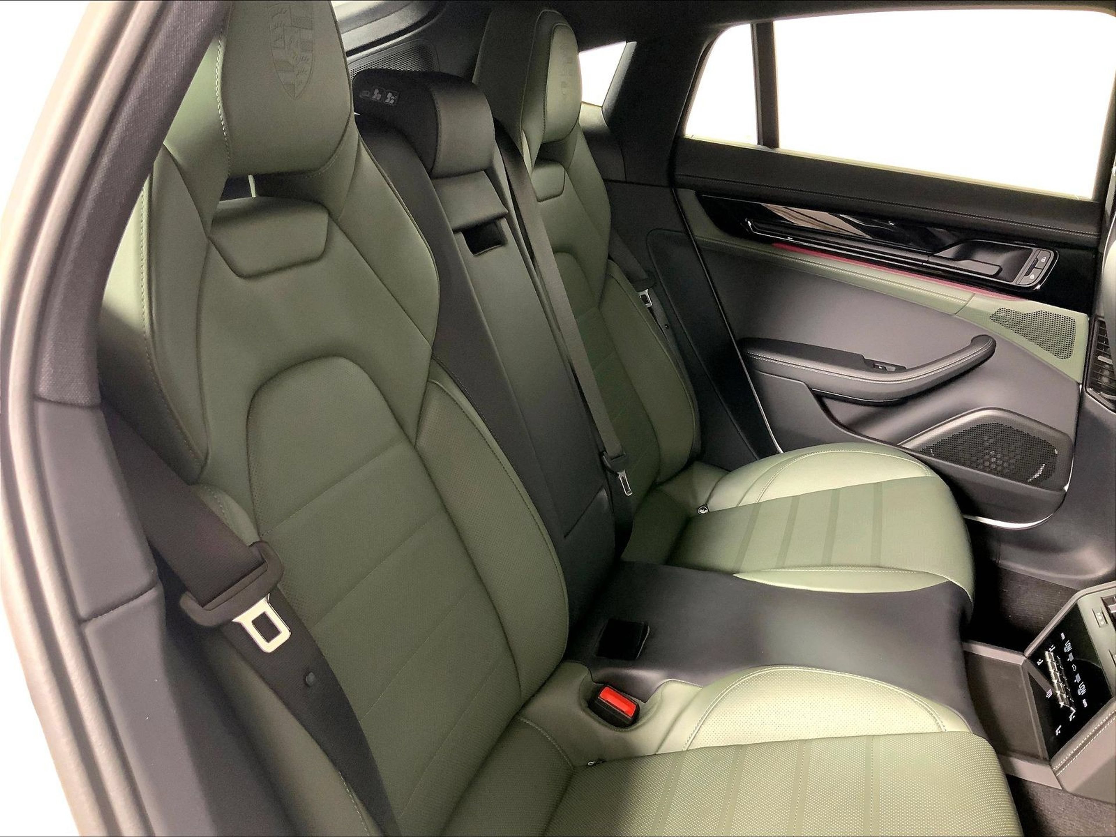 Certified 2024 Porsche Panamera 4 AWD/4WD image 23