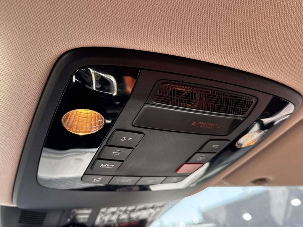 Used 2025 Kia Carnival EX FWD image 26