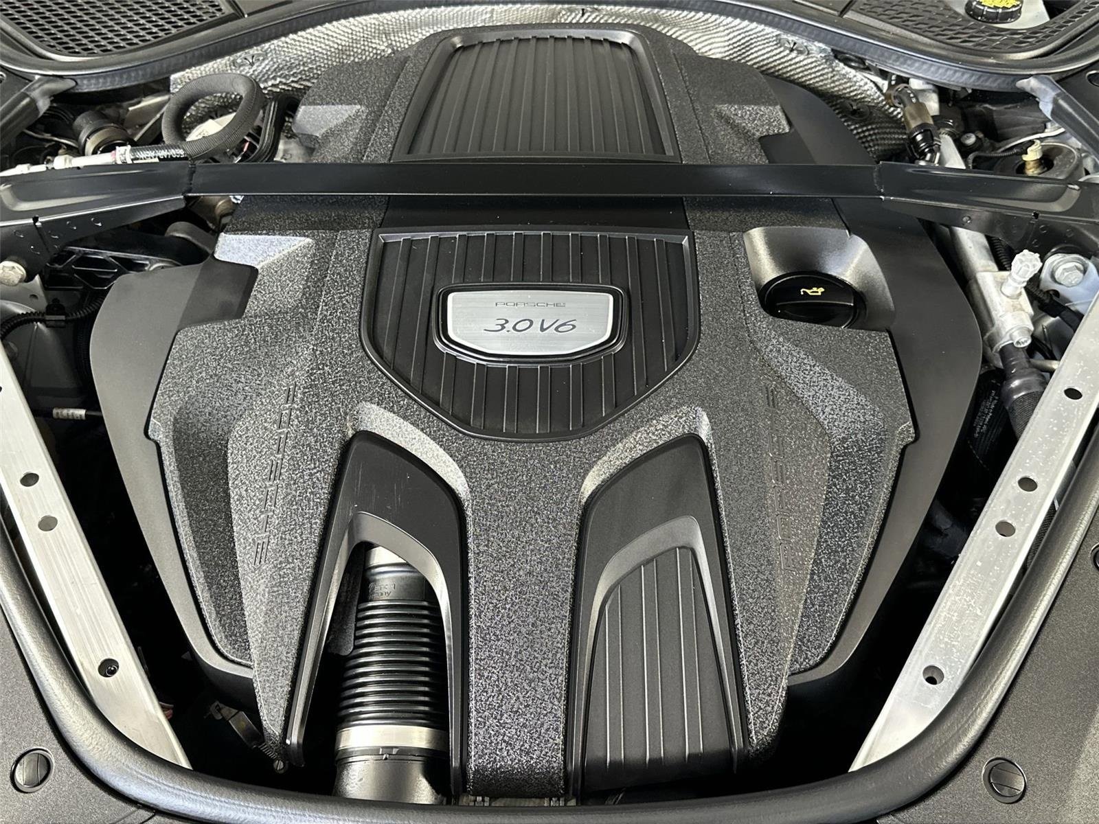 Used 2018 Porsche Panamera 4 image 28