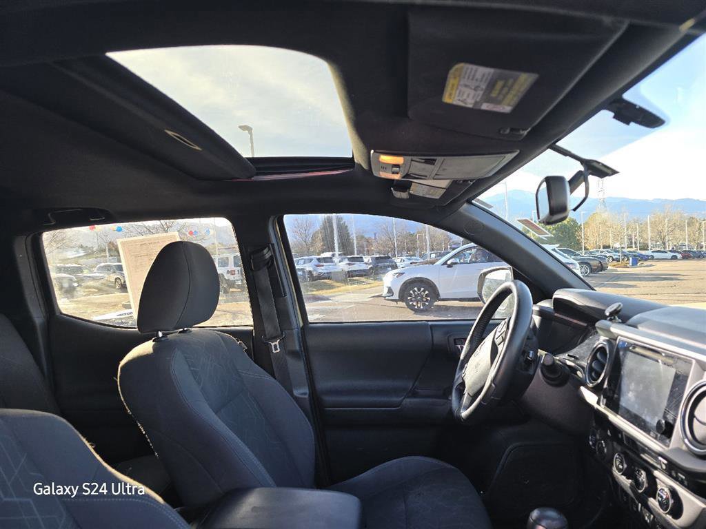 Used 2016 Toyota Tacoma TRD Sport image 13