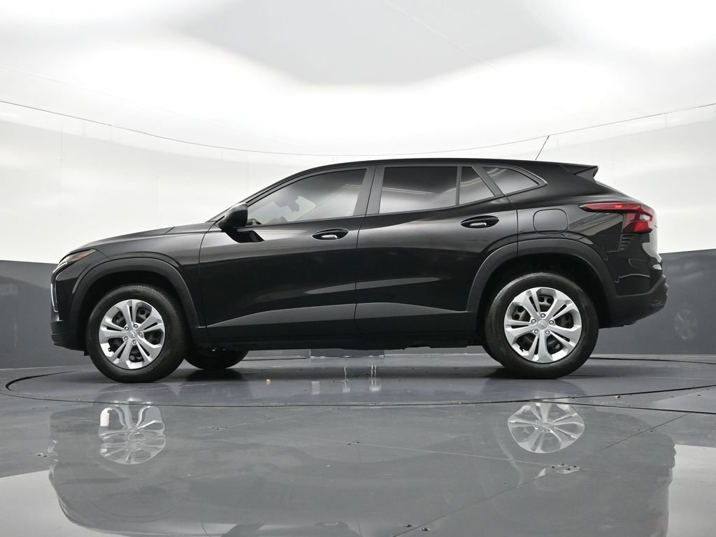 Used 2025 Chevrolet Trax LS image 24