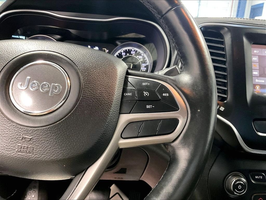 Used 2019 Jeep Cherokee Latitude Plus w/ Comfort/Convenience Group AWD/4WD image 23