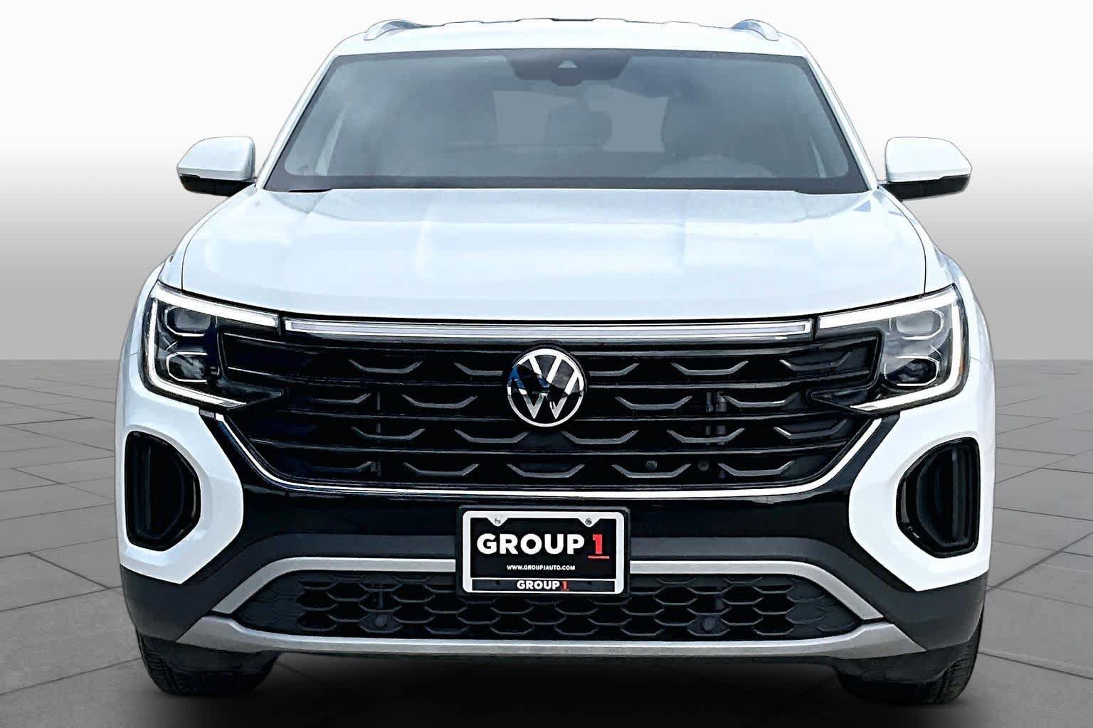 Used 2025 Volkswagen Atlas Cross Sport SE FWD image 4