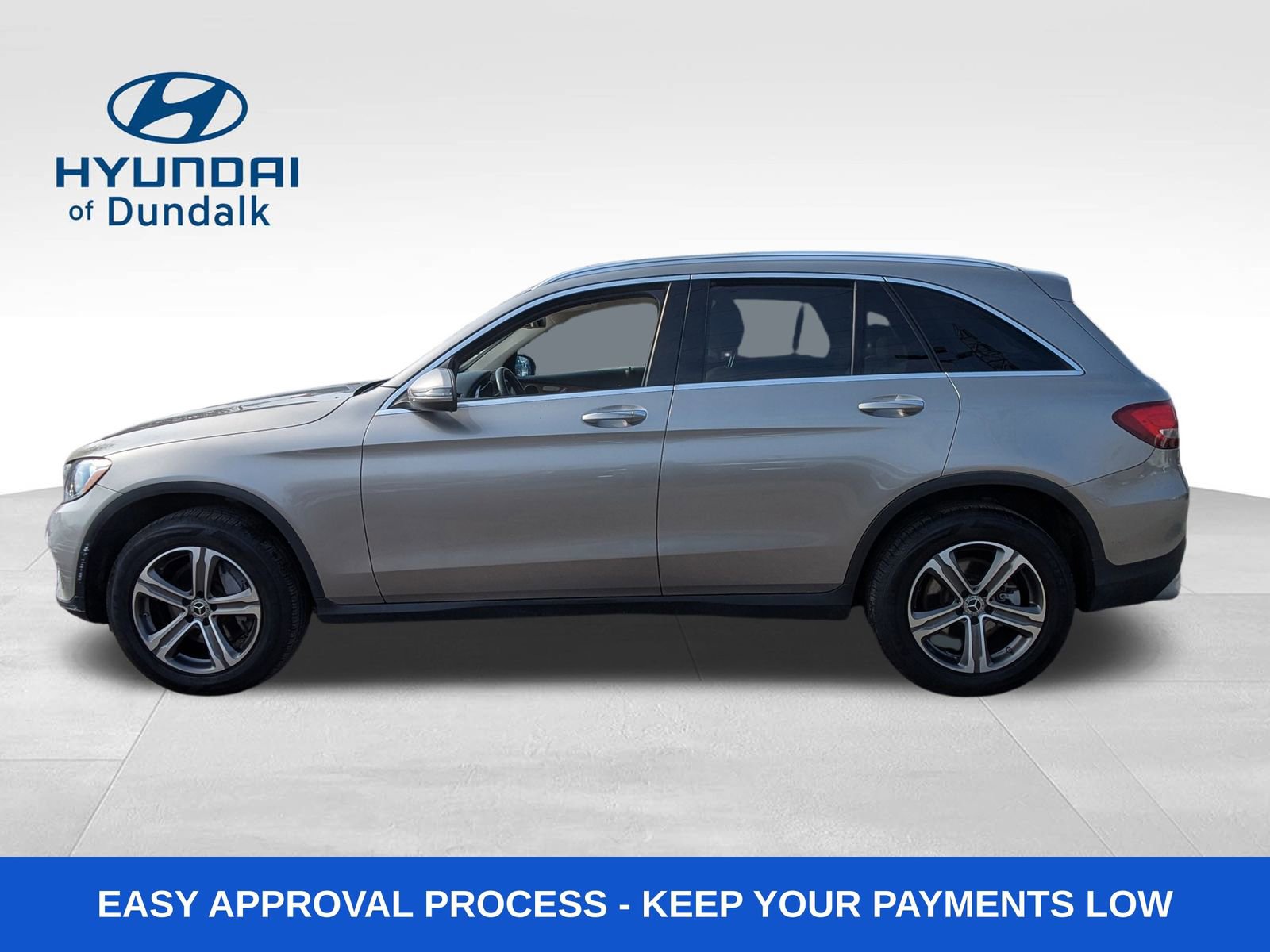 Used 2019 Mercedes-Benz GLC 300 4MATIC w/ Premium Package image 3