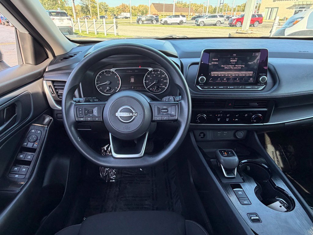 Used 2024 Nissan Rogue S FWD image 14