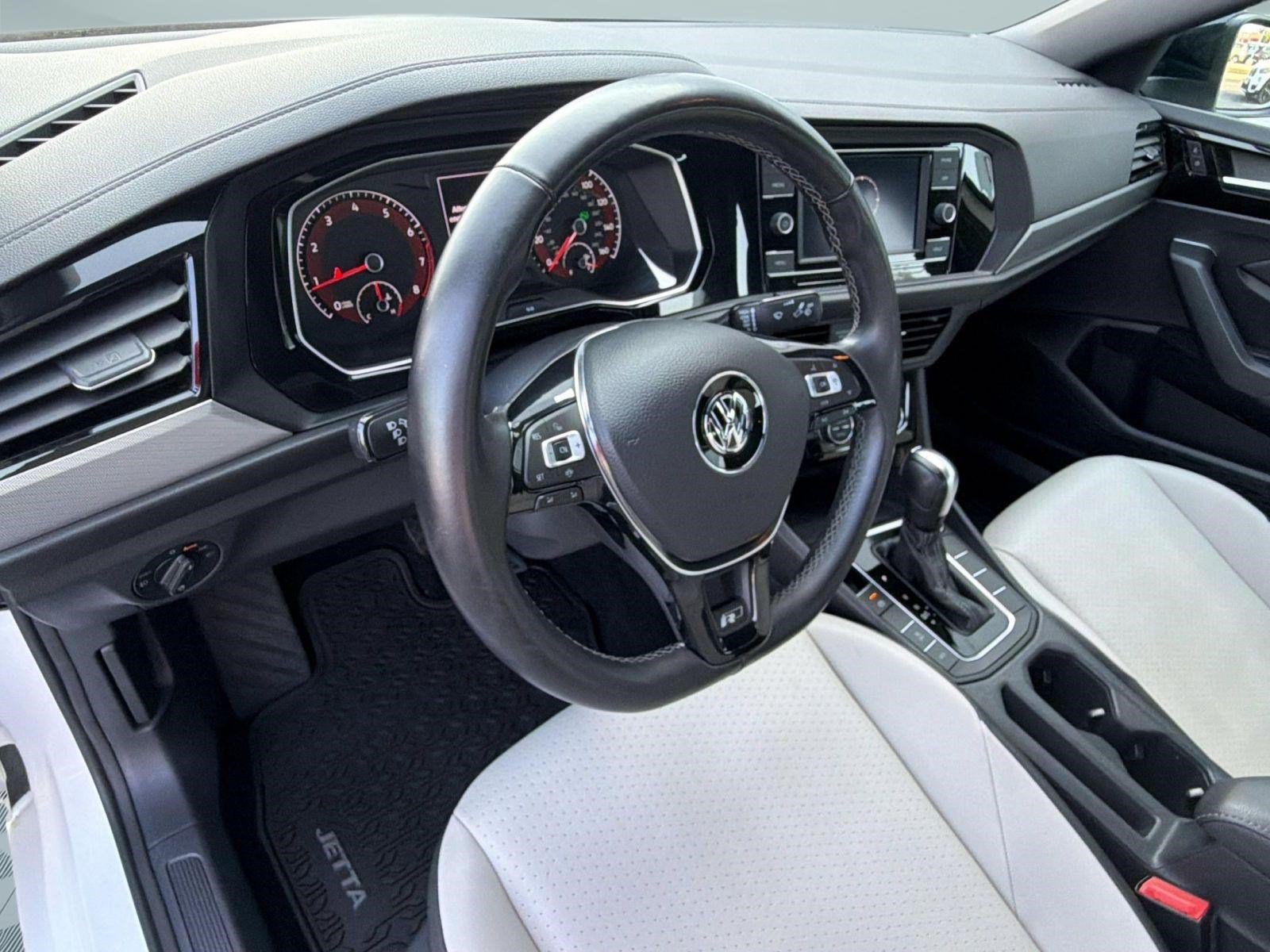 Used 2020 Volkswagen Jetta R-Line w/ R-Line Cold Weather Package FWD image 4