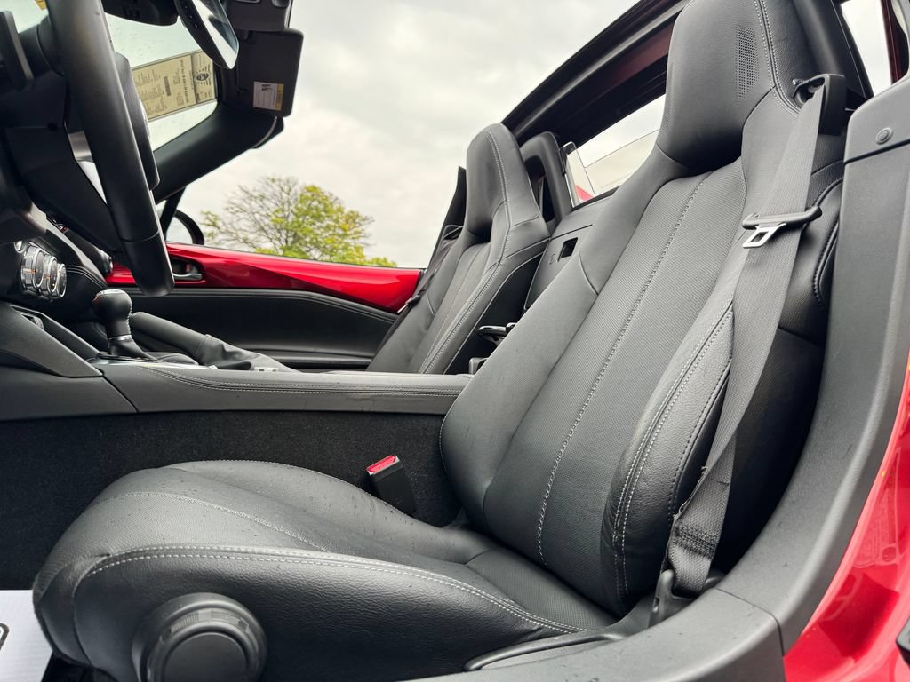 Used 2024 MAZDA MX-5 Miata RF Grand Touring RWD image 17