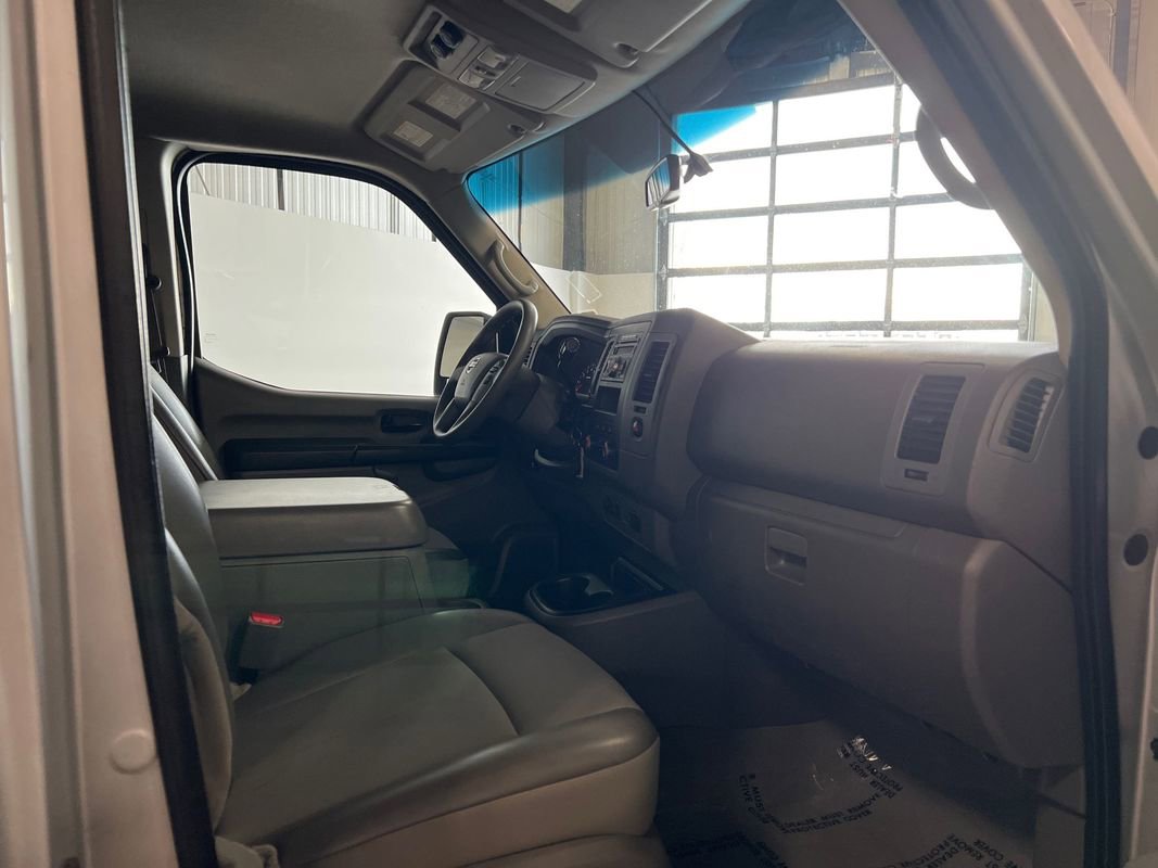 Used 2017 Nissan NV 3500 SV image 90