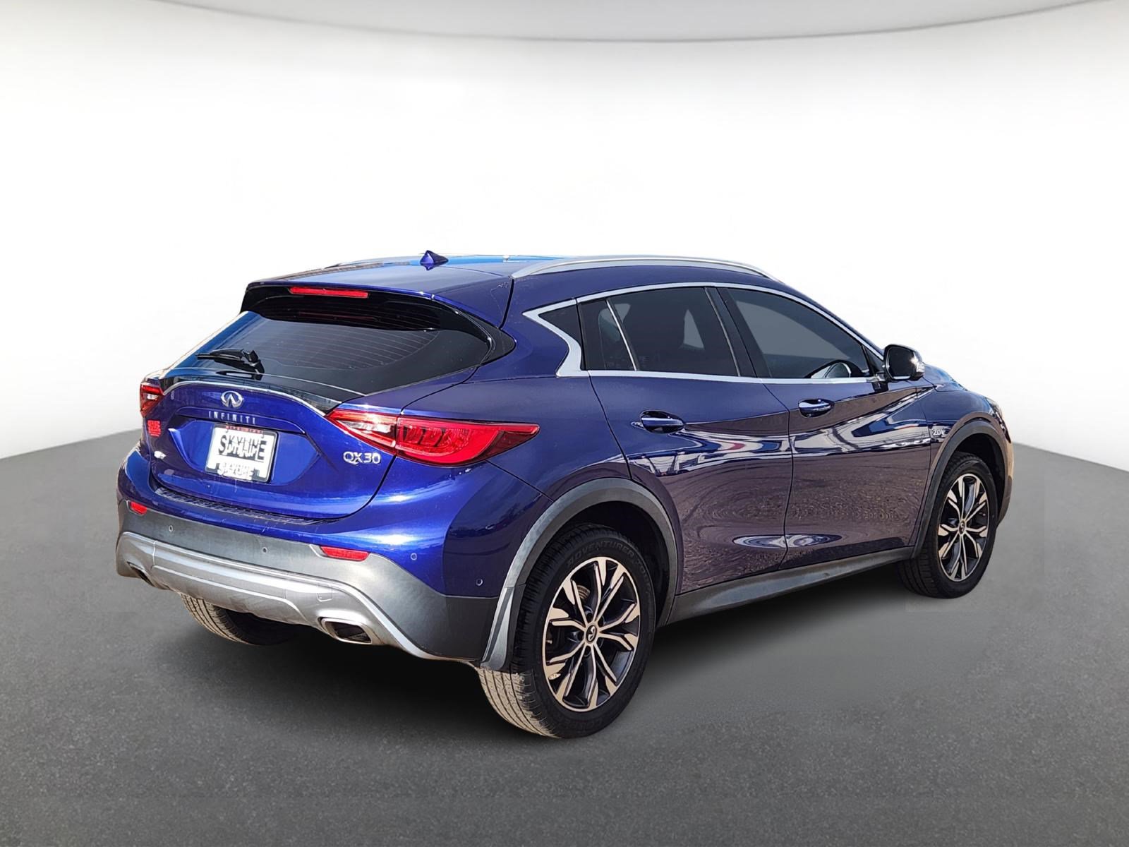 Used 2017 INFINITI QX30 Premium w/ Technology Package image 2