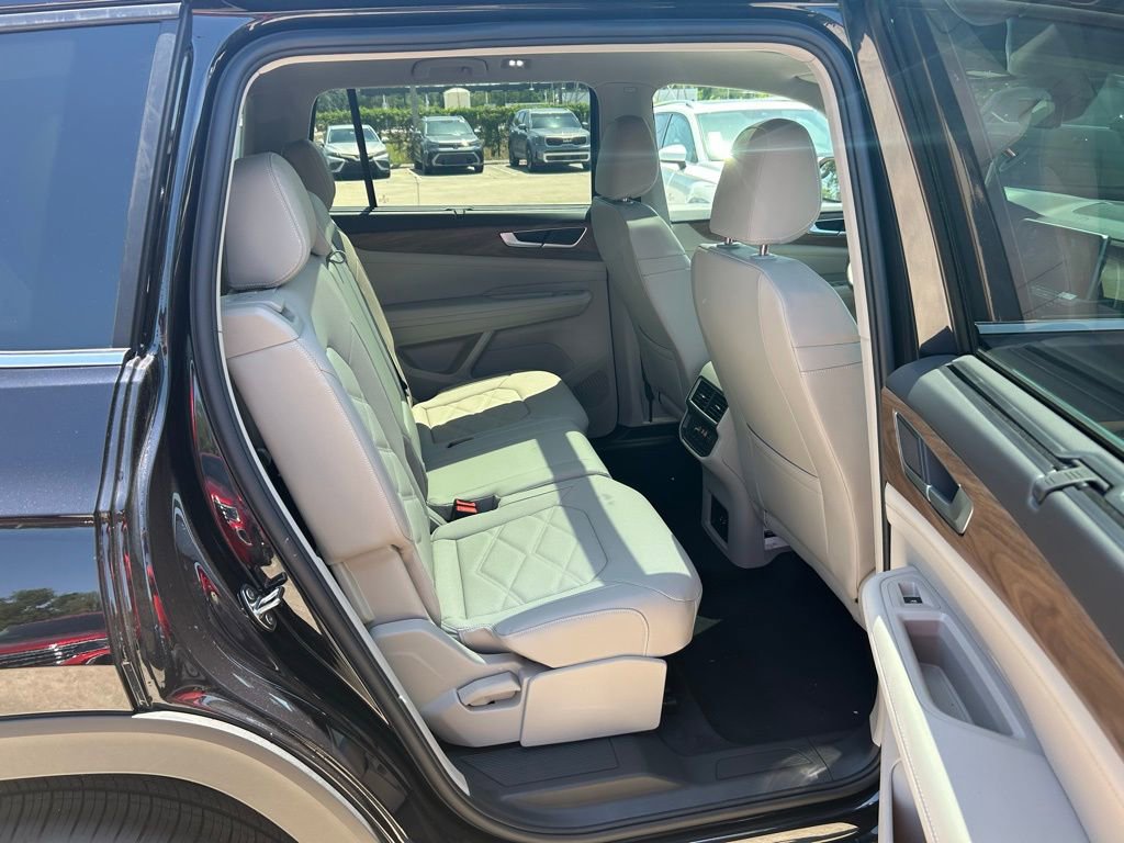 Used 2025 Volkswagen Atlas SE w/ Panoramic Sunroof Package image 32