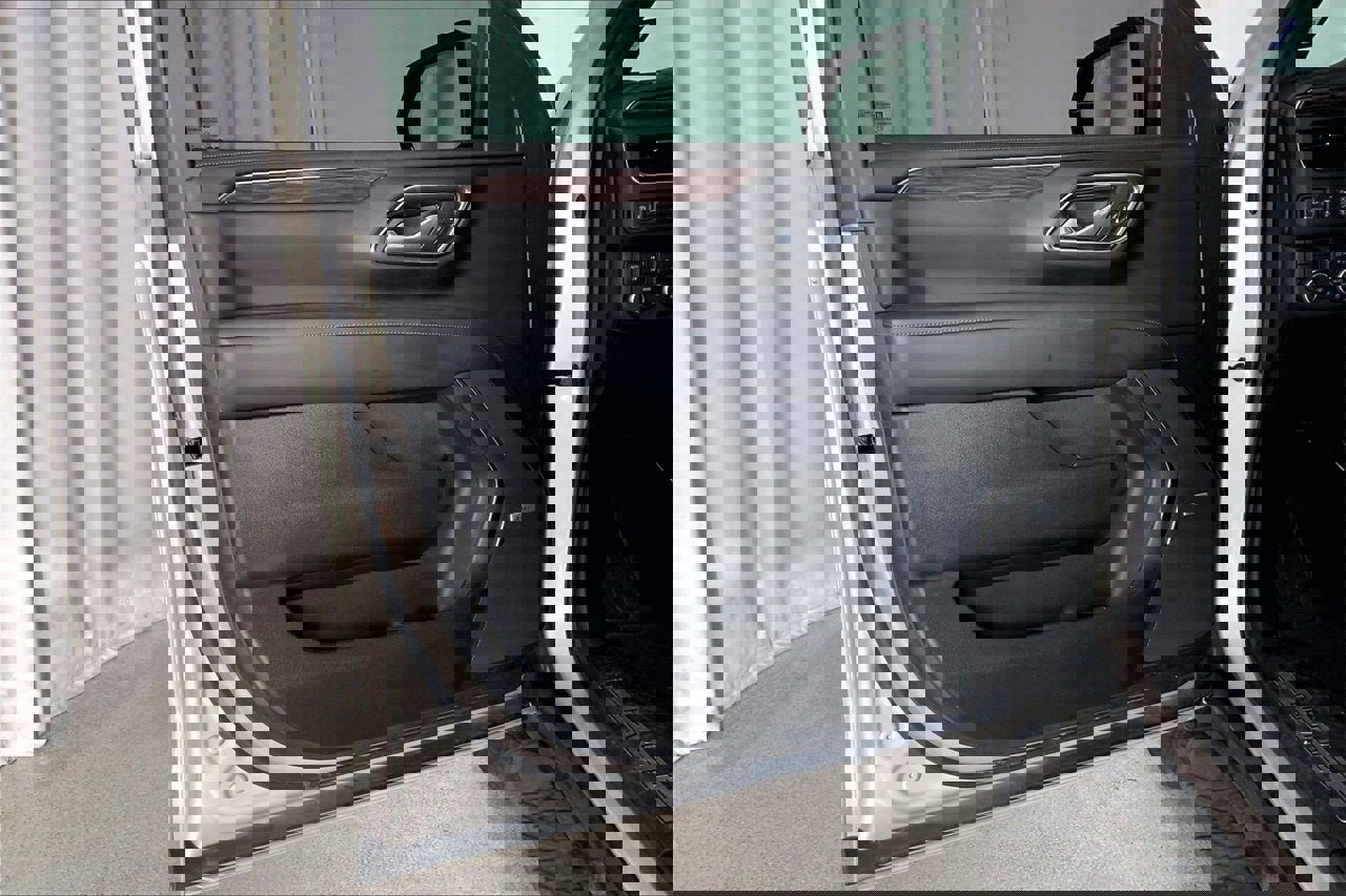 Used 2024 Chevrolet Suburban Z71 w/ Z71 Off-Road Package image 21