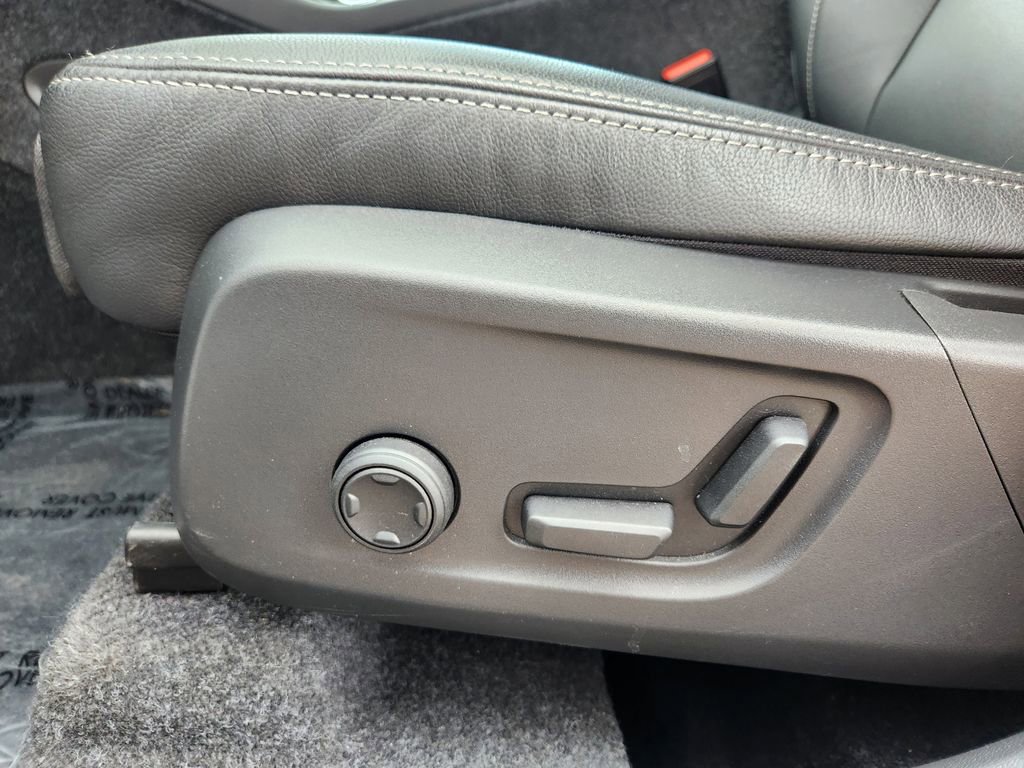New 2025 Volvo XC40 B5 Plus w/ Protection Package Premier image 13
