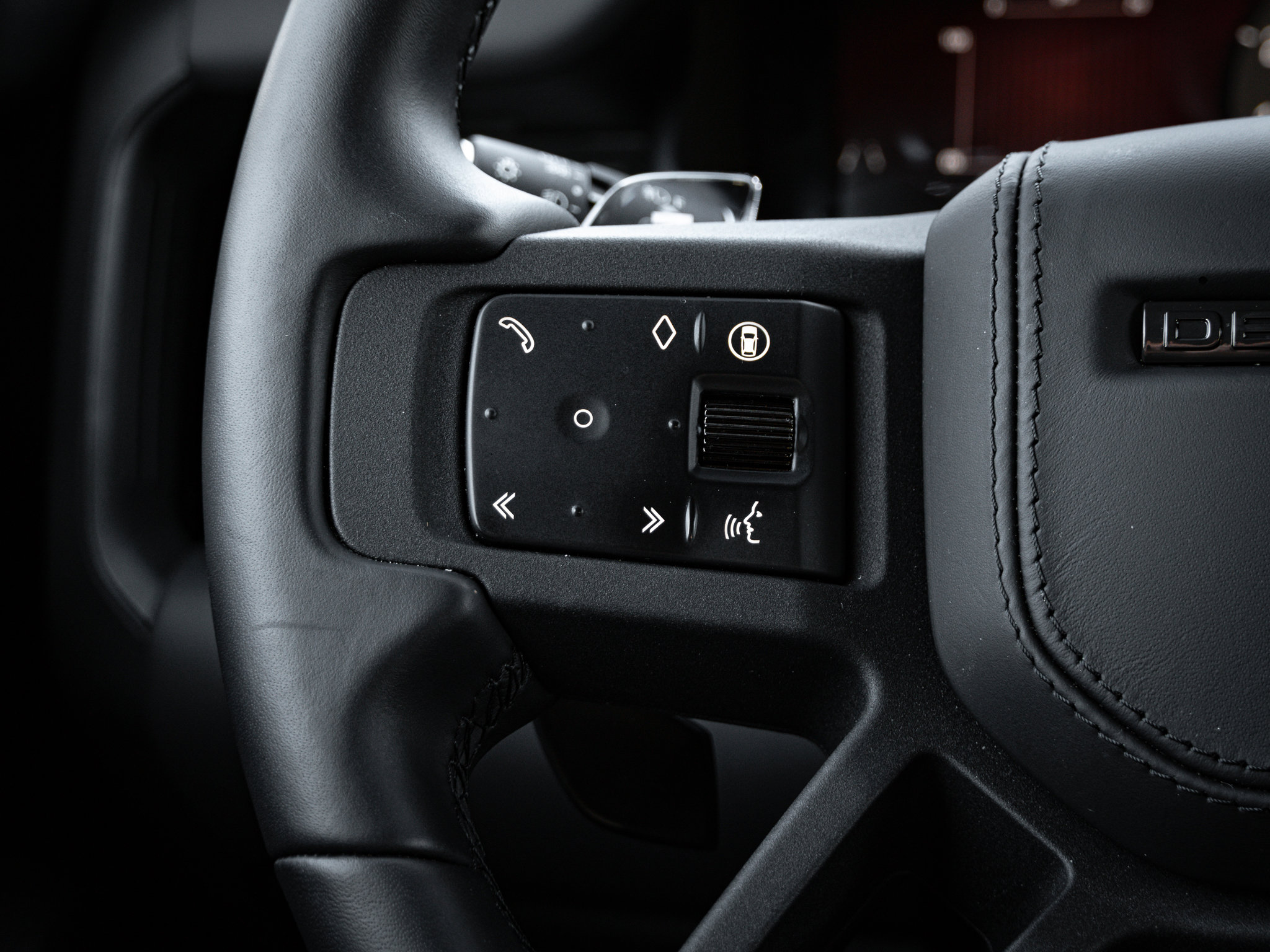 Used 2025 Land Rover Defender 110 image 21