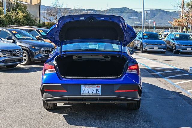 Certified 2025 Hyundai Elantra Sport w/ Cargo Package image 8