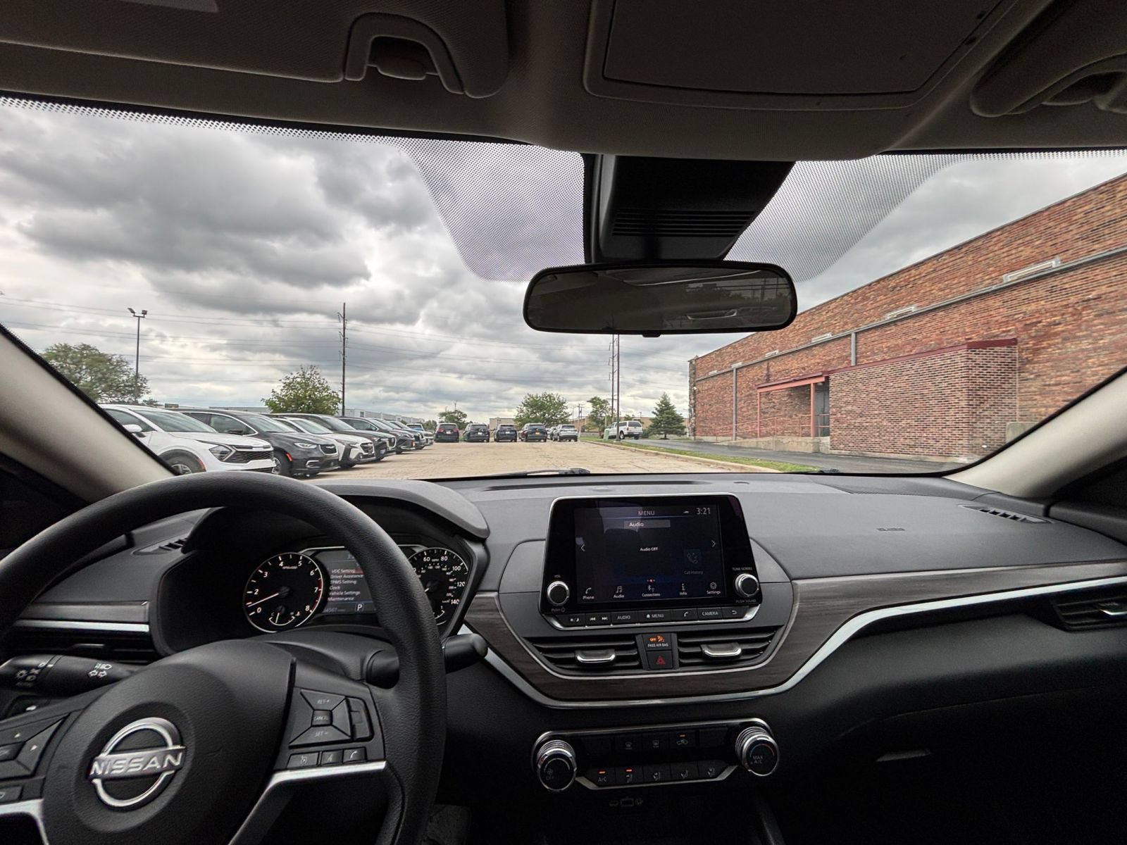 Used 2025 Nissan Altima 2.5 SV FWD image 27