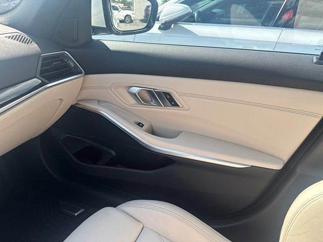 Used 2021 BMW 330i xDrive Sedan w/ Premium Package AWD/4WD image 17