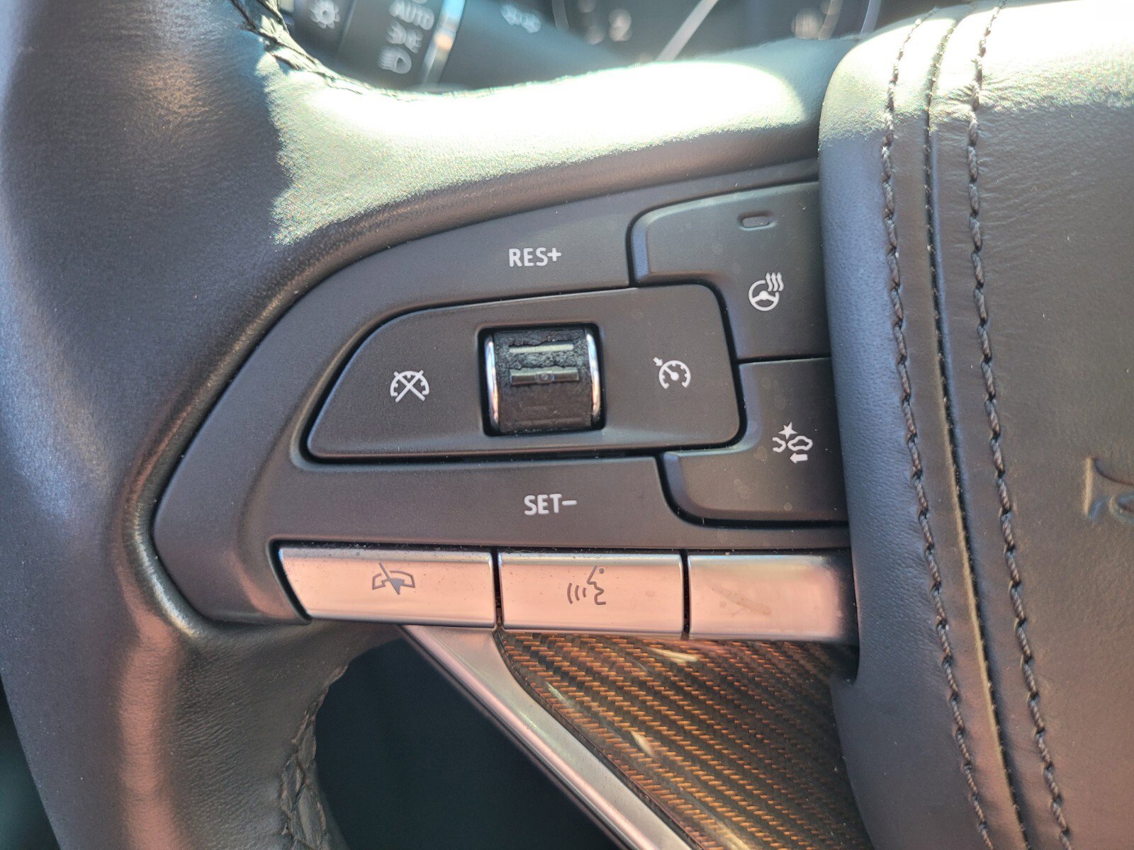 Used 2022 Cadillac XT6 Premium Luxury w/ Platinum Package image 29