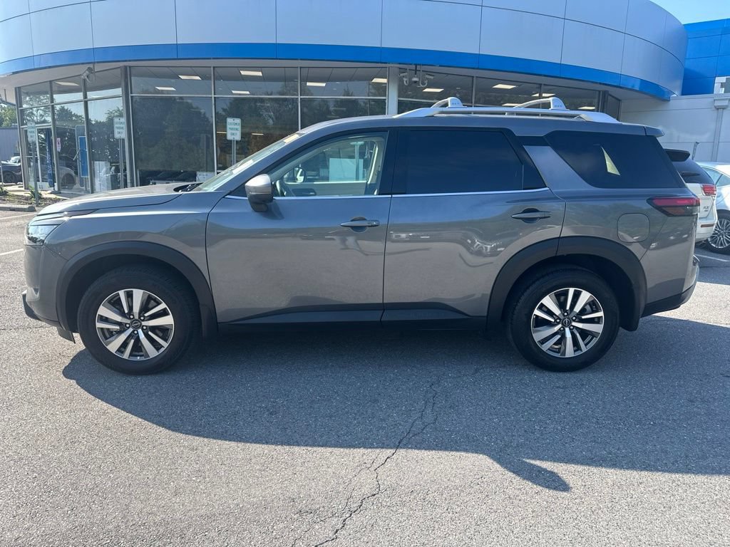 Used 2025 Nissan Pathfinder SL FWD image 8