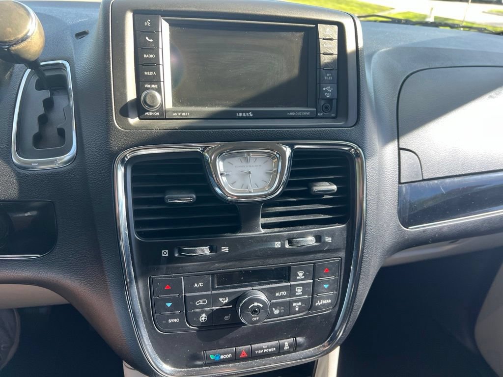 Used 2014 Chrysler Town & Country Touring-L FWD image 48